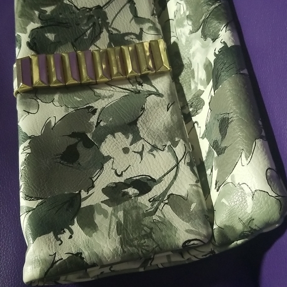 FLORAL CLUTCH PURSE - Picture 7 of 7